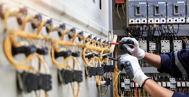 Professional Electrician technician working in Vassar, MI